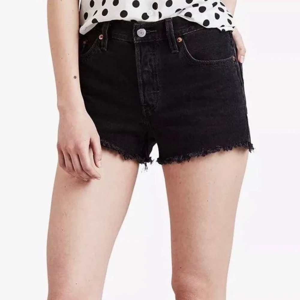 levi’s 501 black denim shorts in lunar black size 24🖤✨